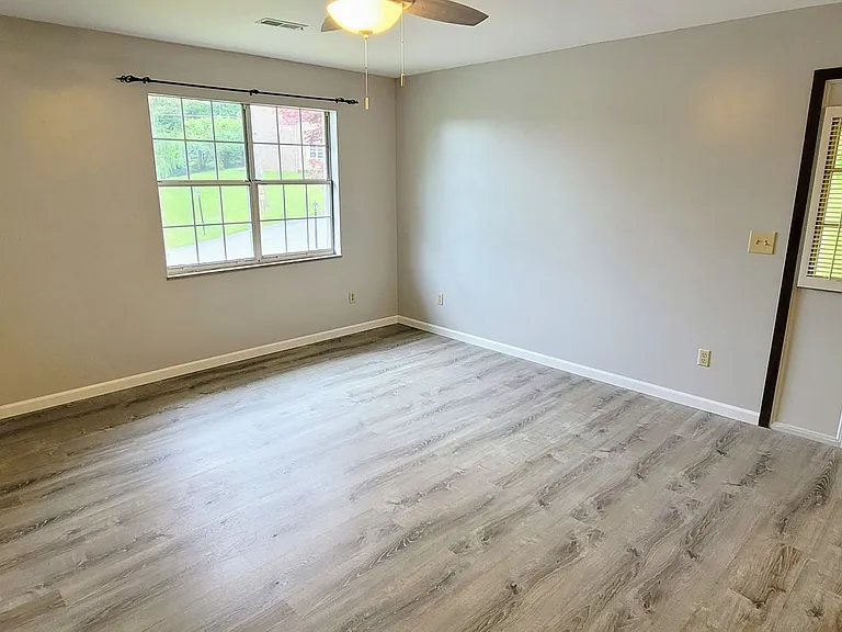 5 Eleven Estates Dr — Photo 4