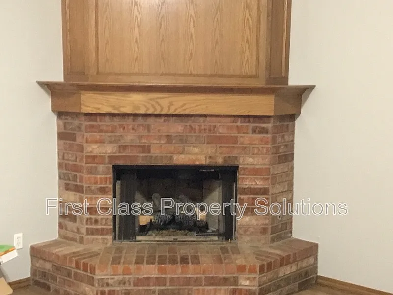 3 bed, 2.0 bath, 1395 sqft, $1,500 — Photo 3