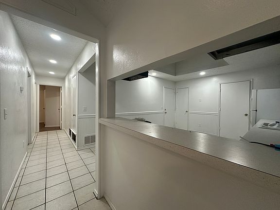 4th image of 1104 University Dr #1104