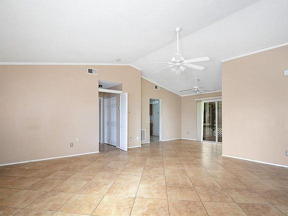4th image of 304 SE 17th Pl