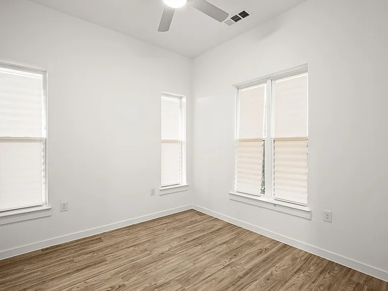 4901 Springdale Rd #101 — Photo 27