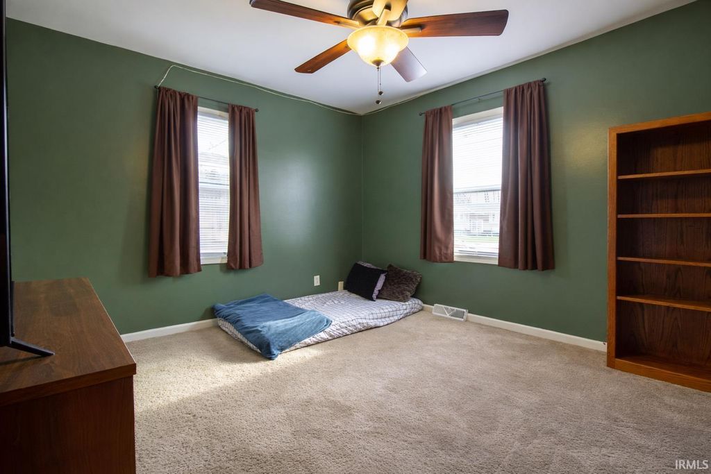 214 N Dwiggins St, Griffith, IN - More