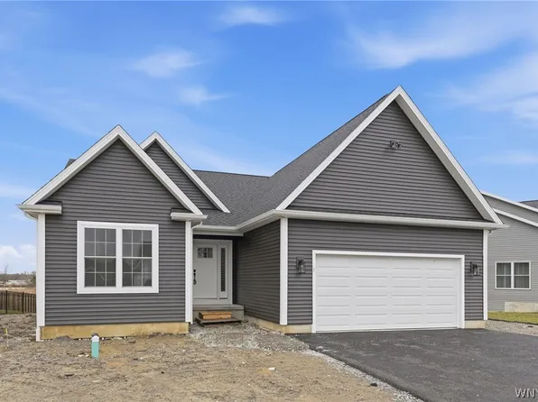 3 Hickory Ln, Lancaster, NY 14086