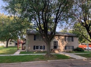 909 College St, Springfield, SD 57062