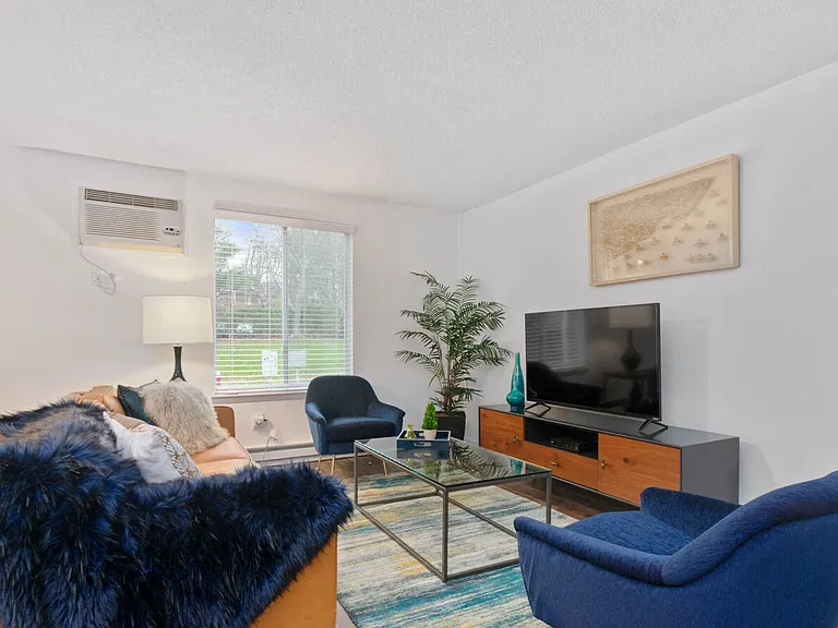 South Winds Apartments — Photo 15