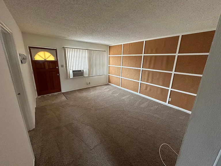 24982 Court St #B — Photo 4