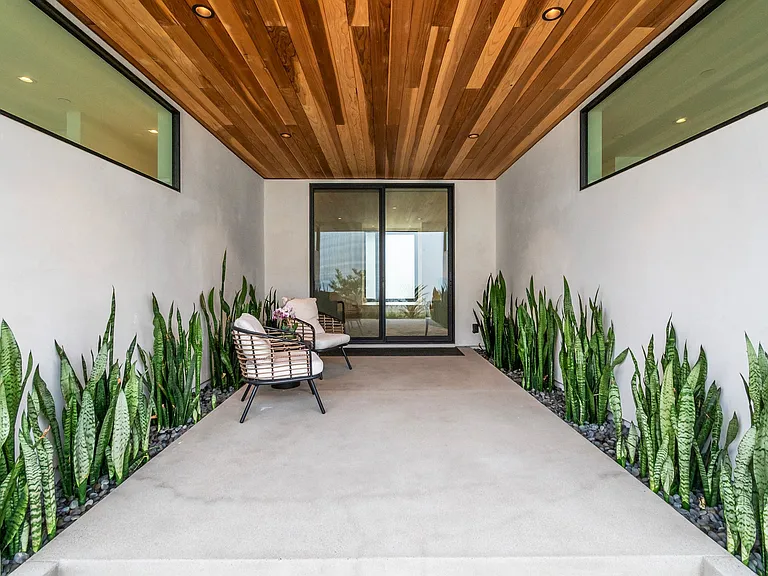 2052 Montgomery Ave — Photo 16