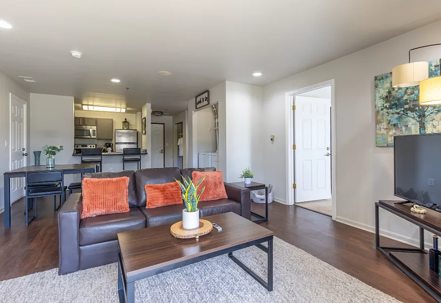 The Landings at Chandler Crossing - Student Living Priced per Bed — Photo 3