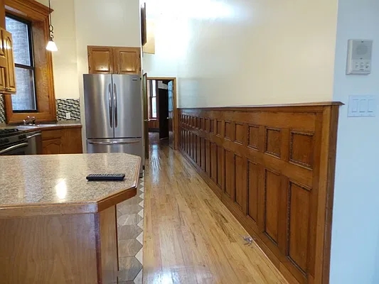 Rented by Perry Associates NYC Inc | media 4