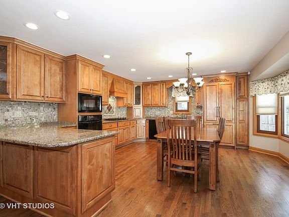 3rd image of 14412 Lakewood Ln