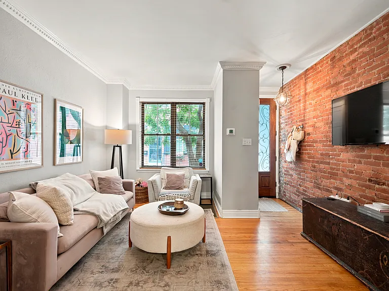 308 Pemberton St — Photo 2