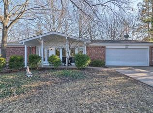 588 Spragues Mill Ct, Ballwin, MO 63011