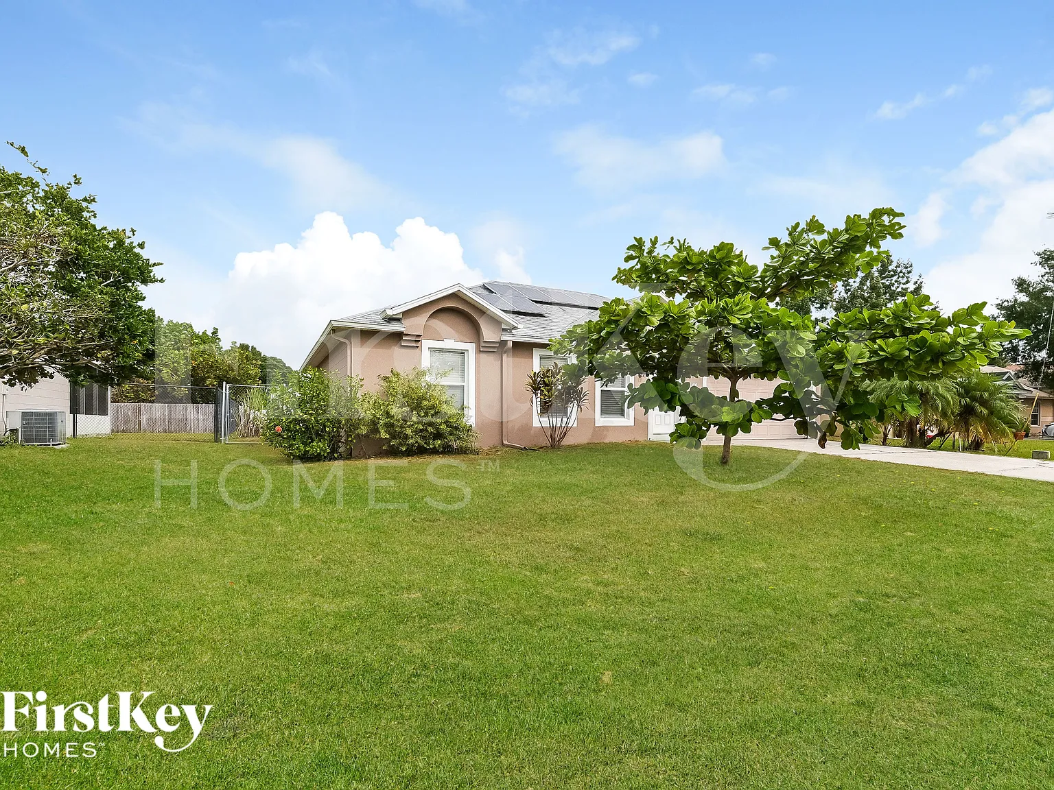 3 bed, 2.0 bath, 1940 sqft, $1,545 — Photo 2