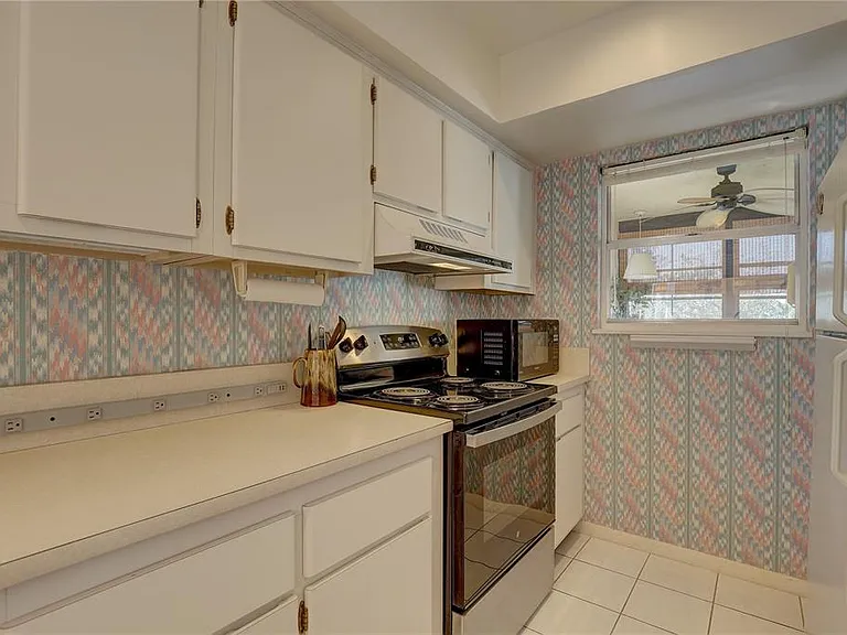 428 Windrush Bay Dr #428 — Photo 18
