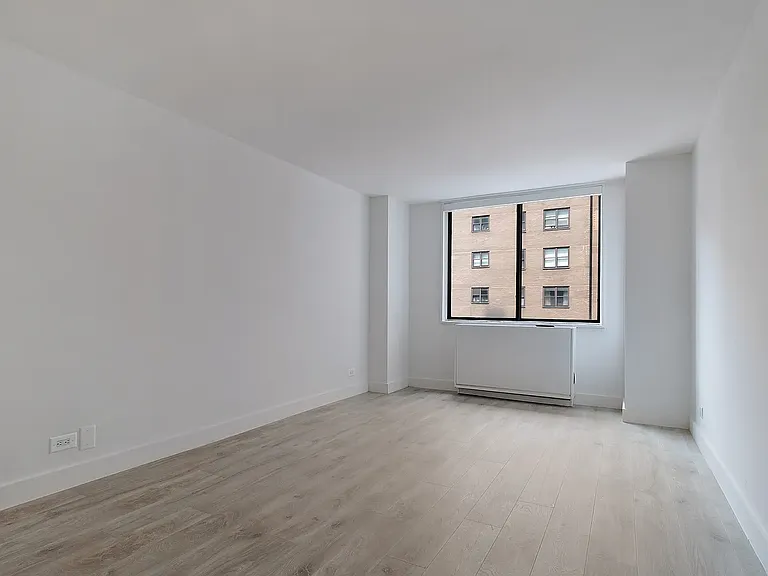 300 Mercer St #8C — Photo 4