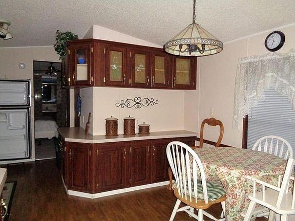 Kitchen/Dining Area