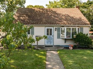 866 County Line Rd, Amityville, NY 11701