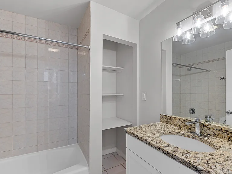 613 N Racine Ave #1 — Photo 6
