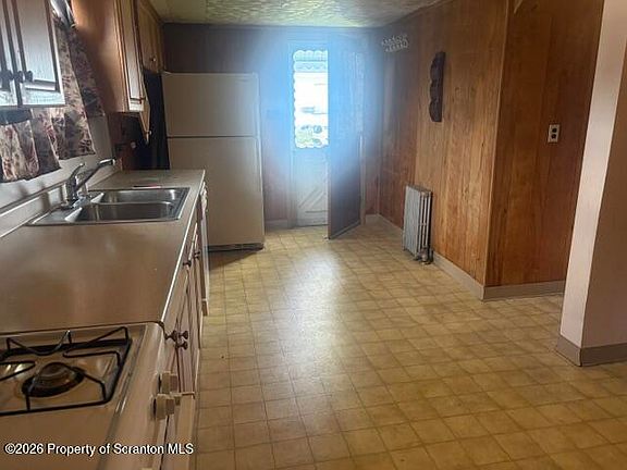 4th image of 1220 Diamond Ave