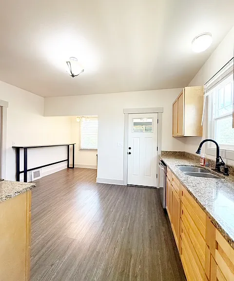 721 Pennsylvania Ave — Photo 6