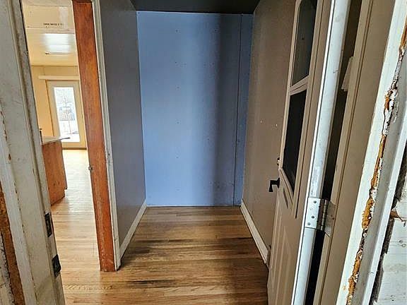 5th image of 718 Carbon Ave