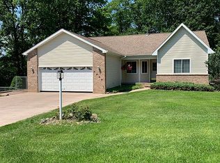 1908 Robindale Dr, Houghton, MI 49931