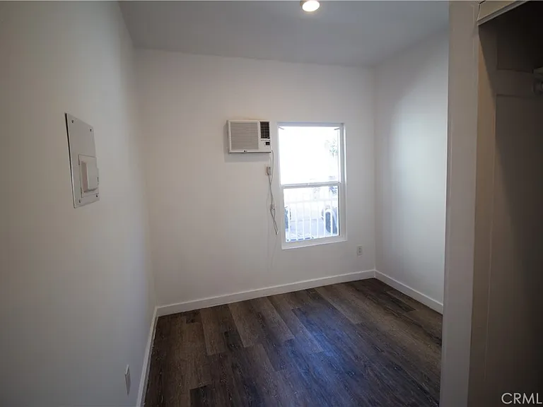 1411 S Burlington Ave #4 — Photo 4