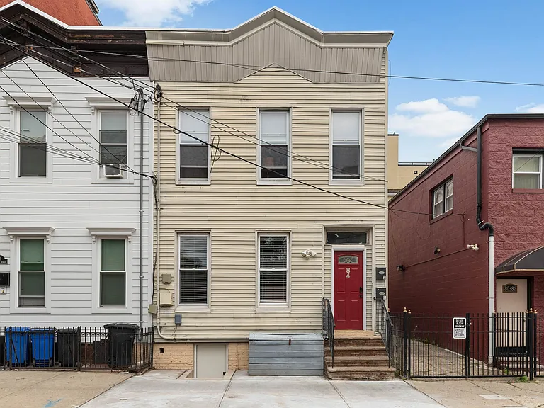84 Griffith St #1 — Photo 1
