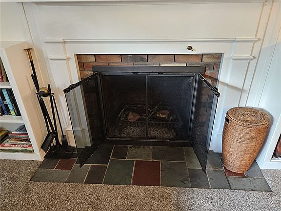5th image of 135 Thornwood Dr