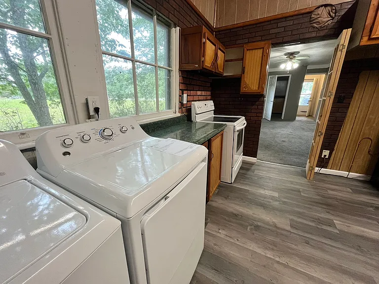 402 E Veterans Hwy — Photo 9
