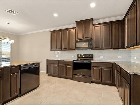 3rd image of 16512 Brogan Ln