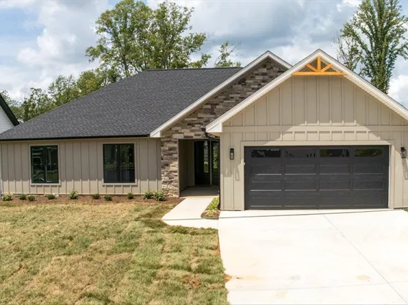 114 Courtney Springs Dr, Lynchburg, VA 24503