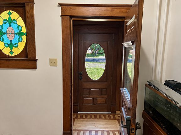 3rd image of 506 Steele Ave