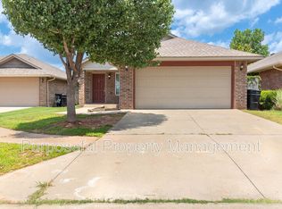 617 SW 36th St, Moore, OK 73160