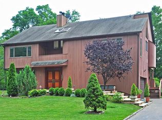 4 Waterside Ln, Manhasset, NY 11030