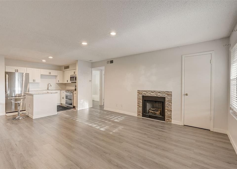 Lakewood Park Condominiums 315 Lakepointe Dr Altamonte Springs, FL