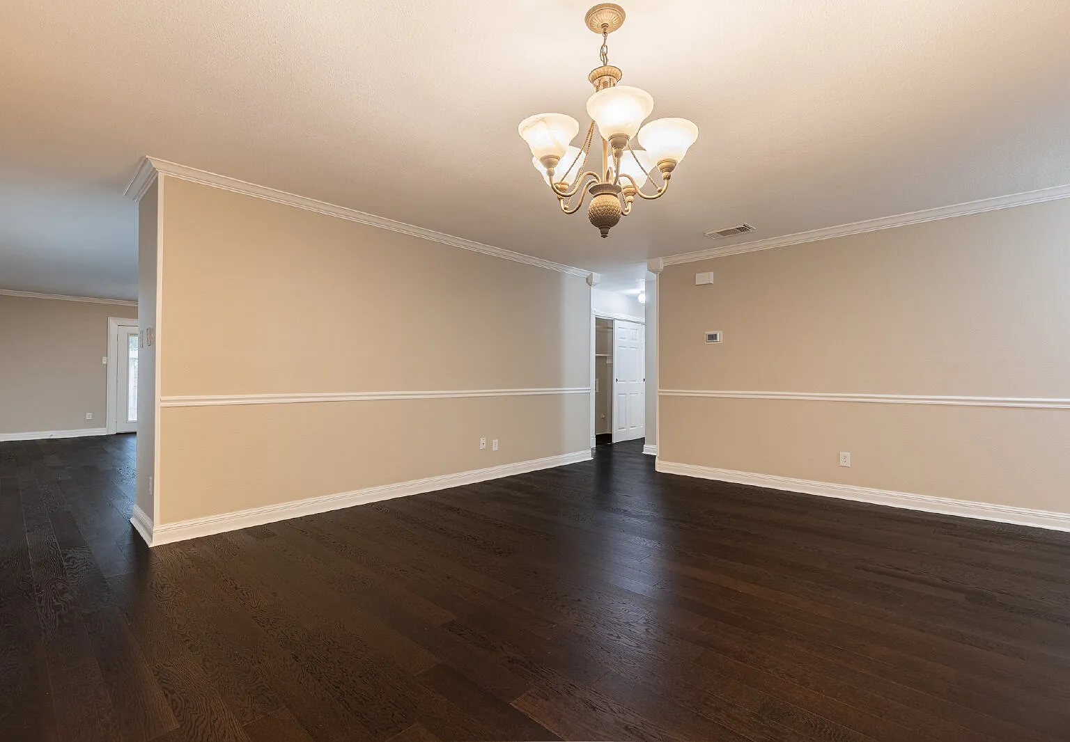 3 bed, 2.0 bath, 1620 sqft, $1,800 — Photo 4