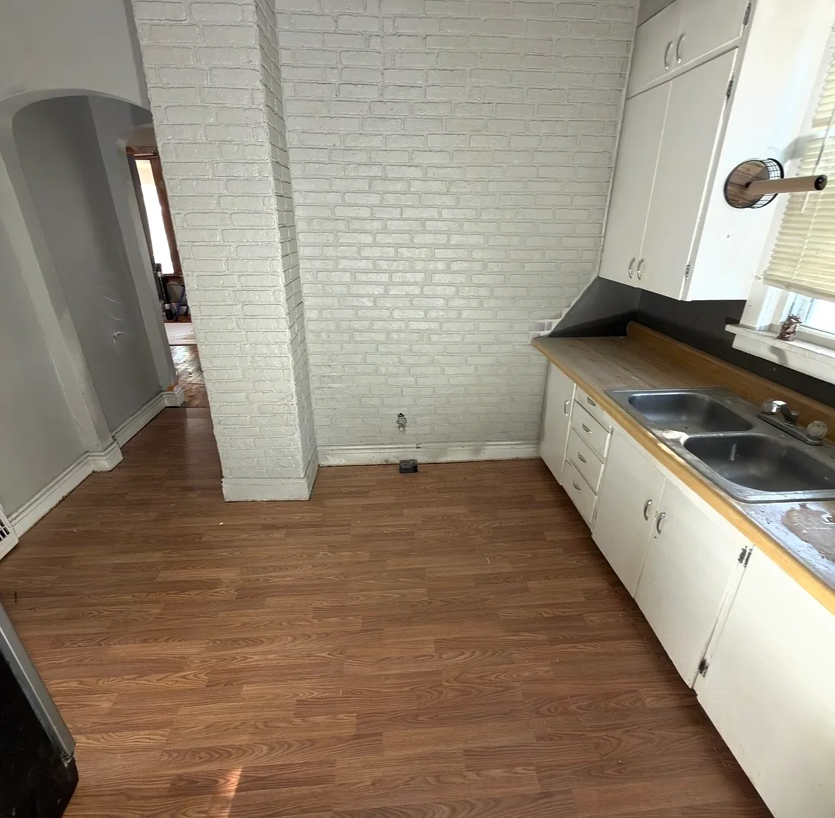 604 W Walnut St — Photo 1