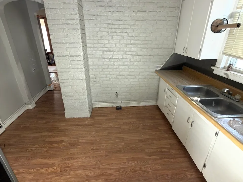 604 W Walnut St #1