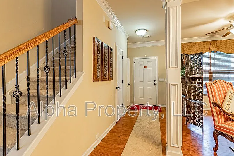 4 bed, 2.5 bath, 2679 sqft, $2,300 — Photo 4