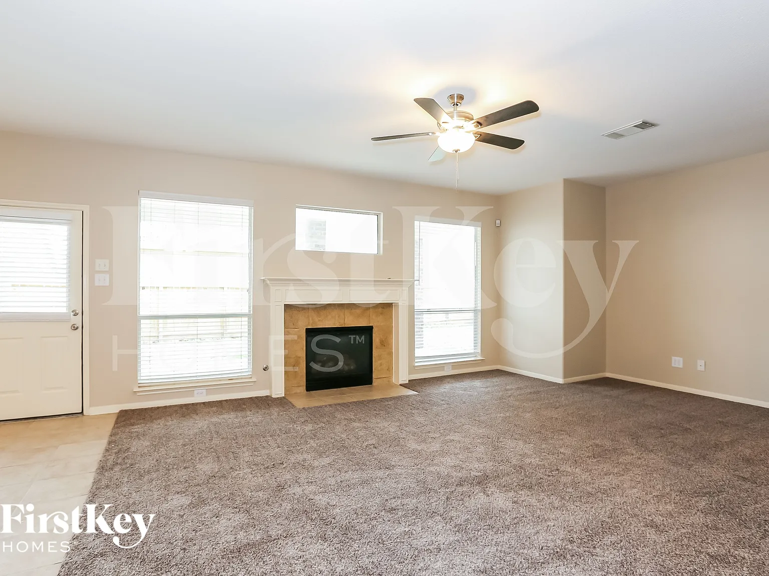 4 bed, 2.5 bath, 2623 sqft, $2,290 — Photo 3