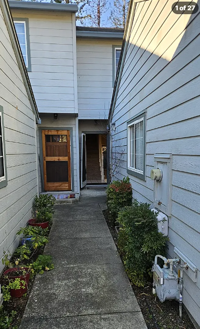 2-Bedroom, 1.5-Bath Townhouse in Santa Rosa — Photo 1
