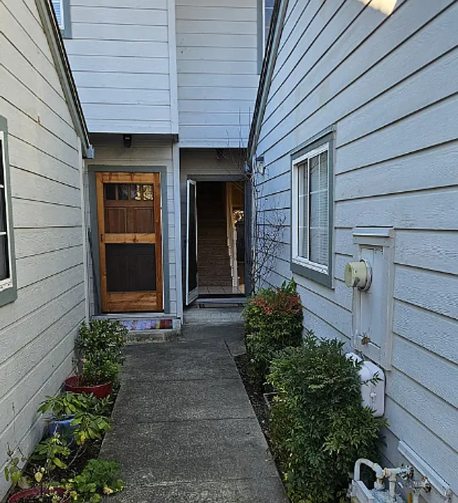 1287 Eardley Ave