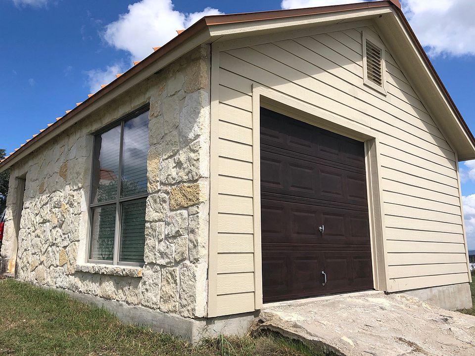 1st image of 105 Agarita Ct