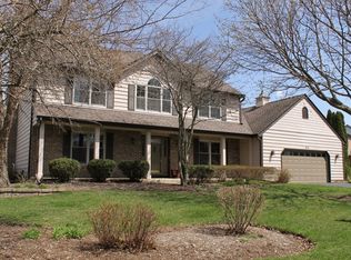 815 White Pine Dr, Cary, IL 60013