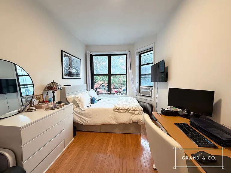 14 Maujer St #8 — Photo 2