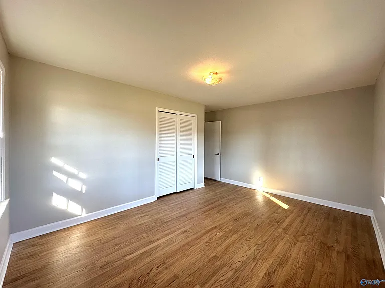 249 12th Ave NE — Photo 12