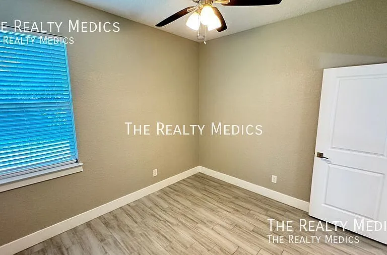 239 Hibiscus Ln — Photo 17