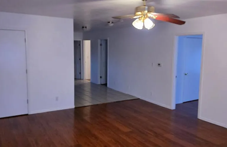 512 N Apache Ave — Photo 2