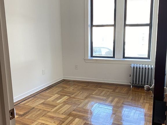 4th image of 3114 28th Ave APT 1F